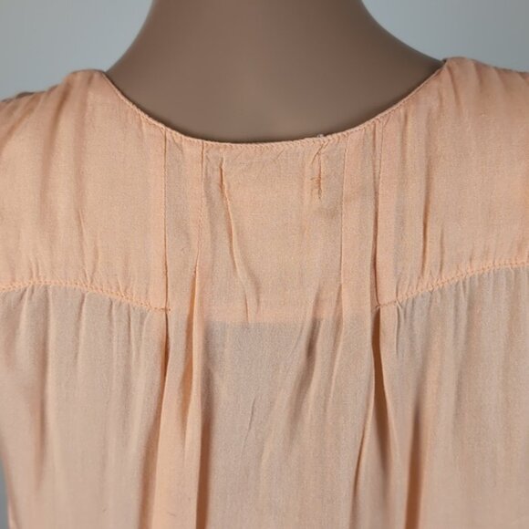 3/$20 Guilty Peach Sleeveless Top Tassel Tie Keyhole Cut Out Pleated Flowy Small - Picture 6 of 9
